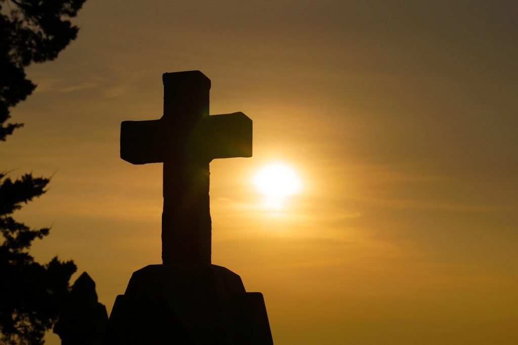 cross, sunset, silhouette, god, religion, christianity, religious, christian, spirituality, faith, belief, christ, hope, prayer, spiritual, worship, pray, sunlight, love, catholicism, nature, church, forgiveness, salvation, sunrise, symbol